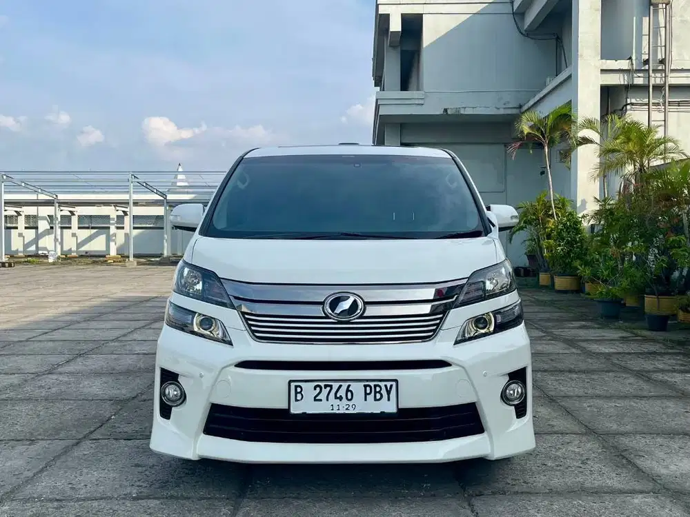 (Low Km)Toyota Vellfire Z 2.4 AT. Golden eyes. 2014. Putih. Perfect