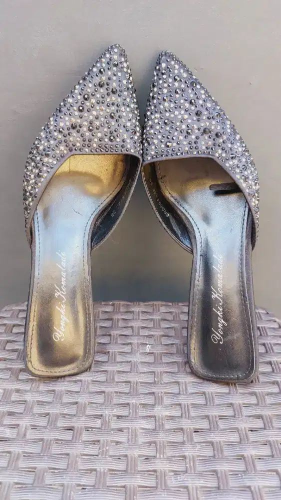 SEPATU BUSTONG YONGKI KOMALADI