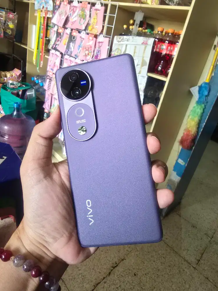 Vivo v40 5g like new