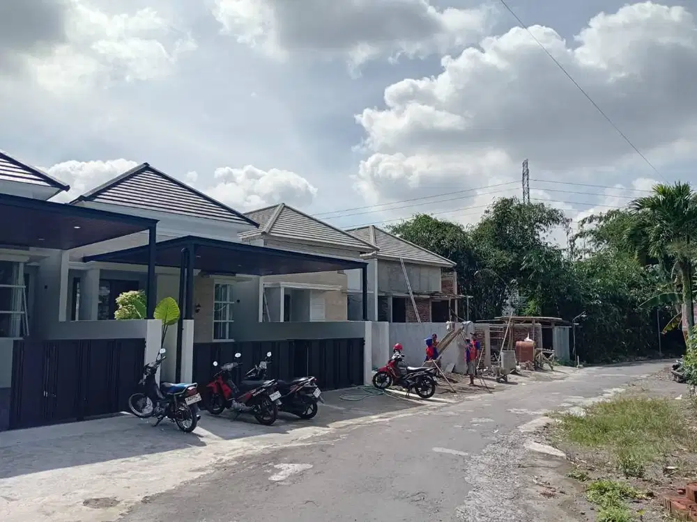 RUMAH BARU SIAP HUNI DEKAT UMBUL SAREN WEDOMARTANI NGEMPLAK CUMA 900 J