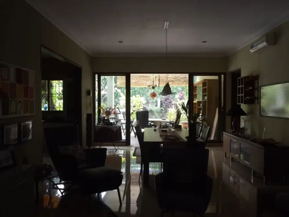 Rumah Siap Huni Dengan Private Swimming Pool Dalam Perumahan