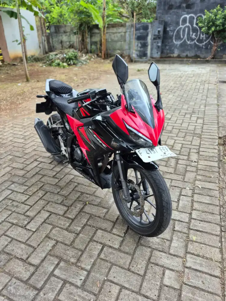 Dijual Honda CBR 150R facelift tahun 2019 surat lengkap
