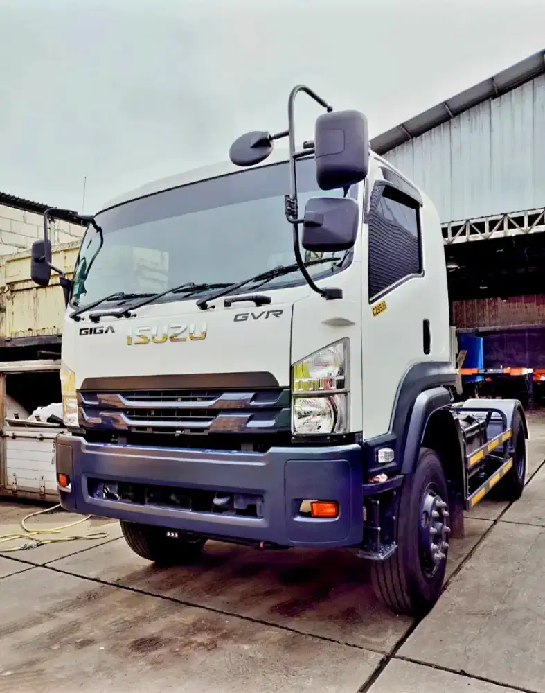 ISUZU GIGA TRACTOR HEAD GVR PRIME MOVER KEPALA TRAILER HINO TRAKTOR
