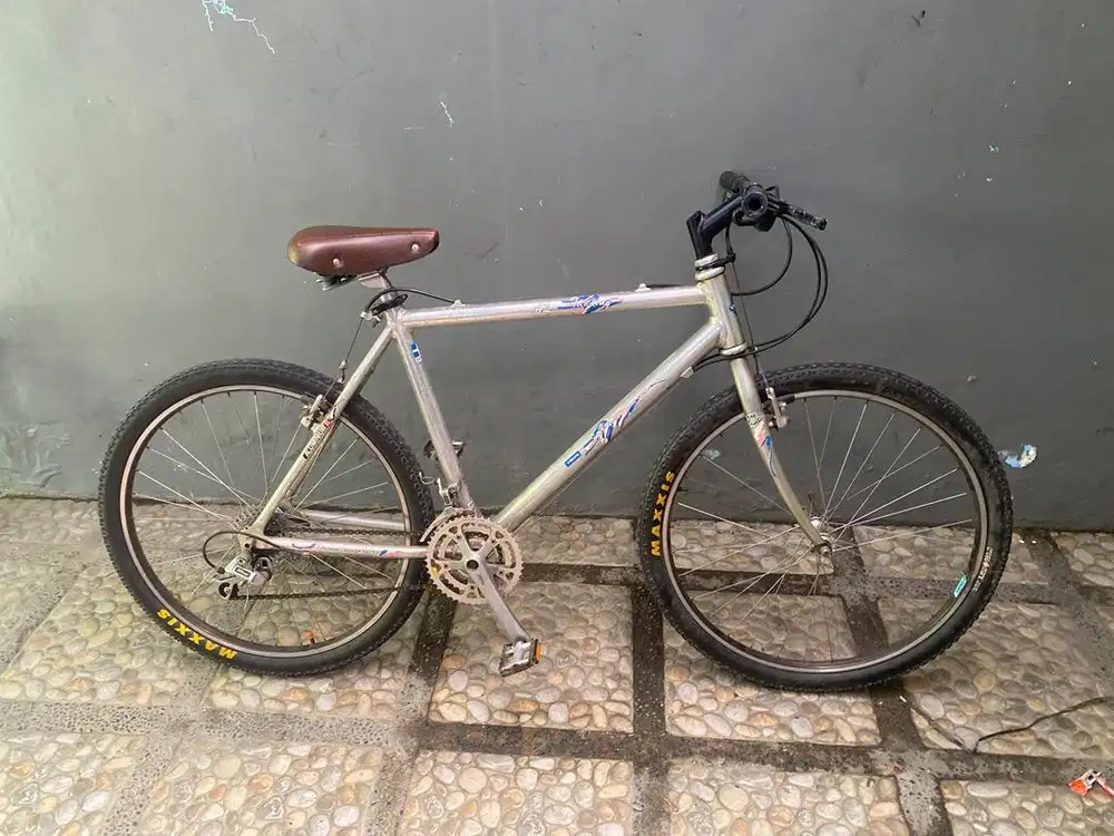 Sepeda roda dua federal