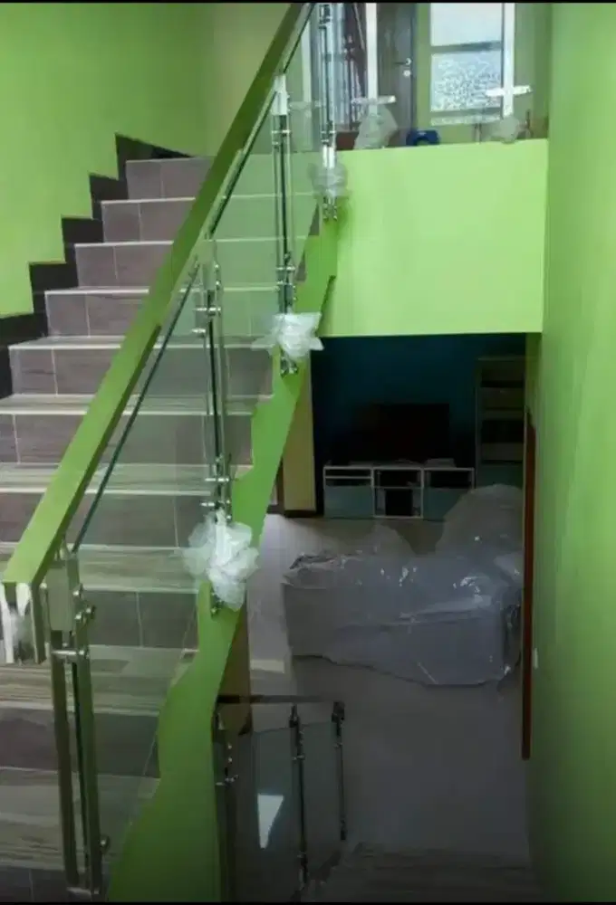 Balkon dan reling Stainles kaca