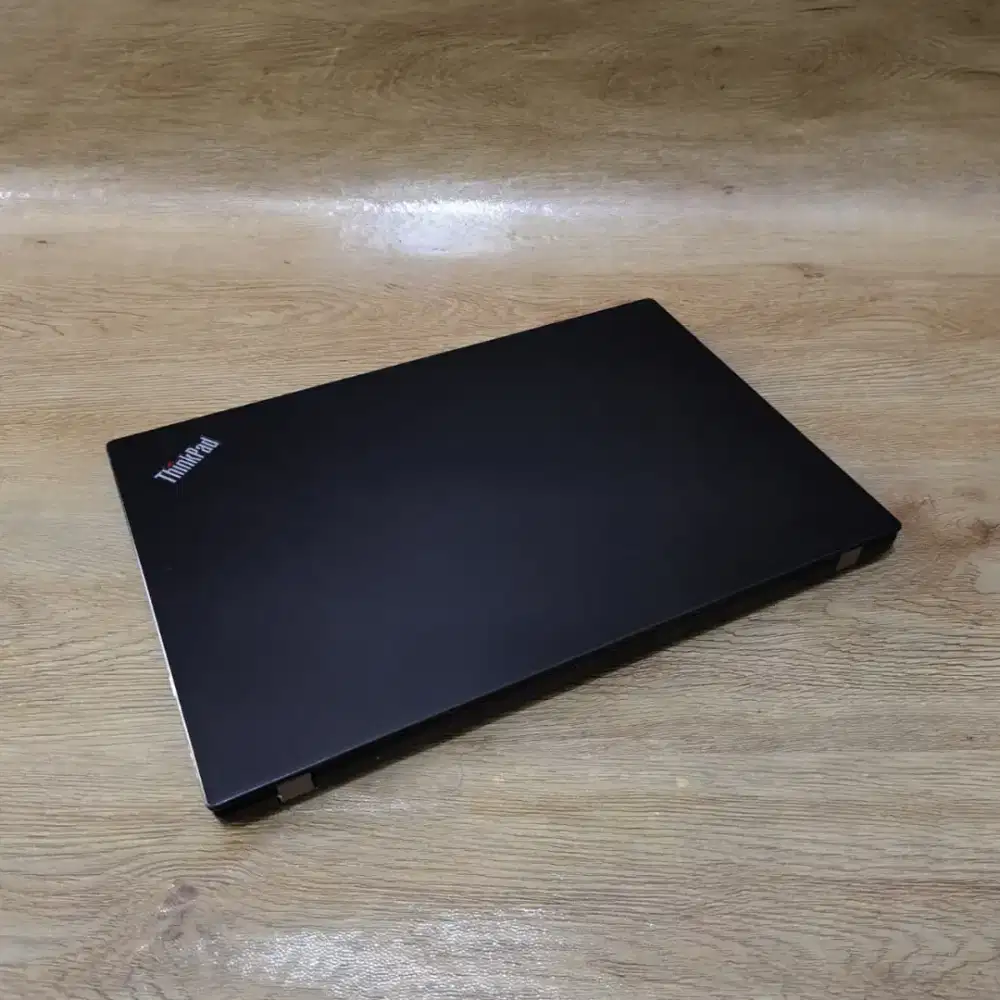 Laptop Lenovo Thinkpad  Slim Core i5 Gen 8 Ram 16GB  Bonus Mouse Baru,