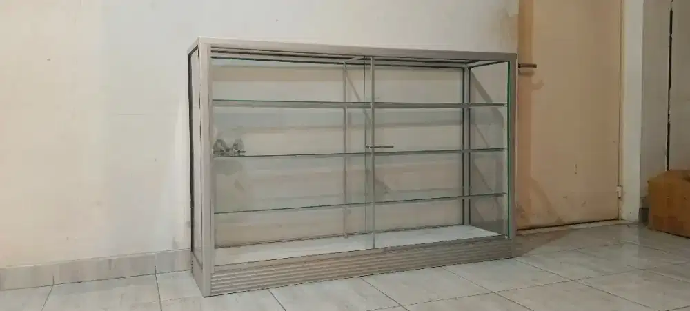 Etalase Kaca Untuk jualan Ukuran 150cm