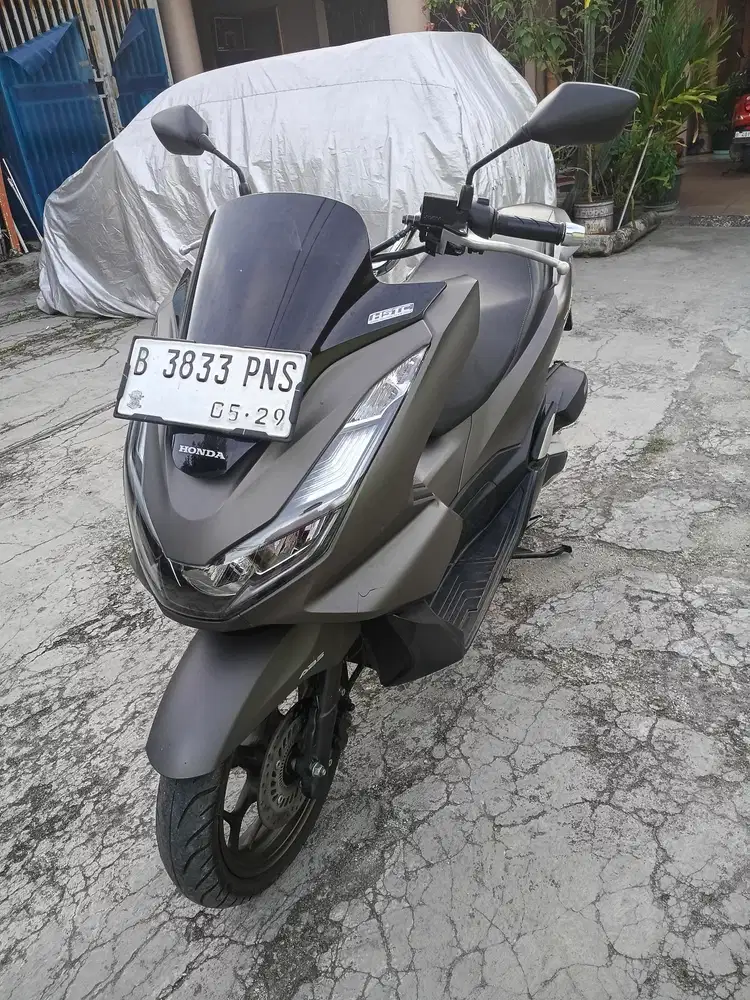 MOTOR honda pcx 160 cc abs warna langka