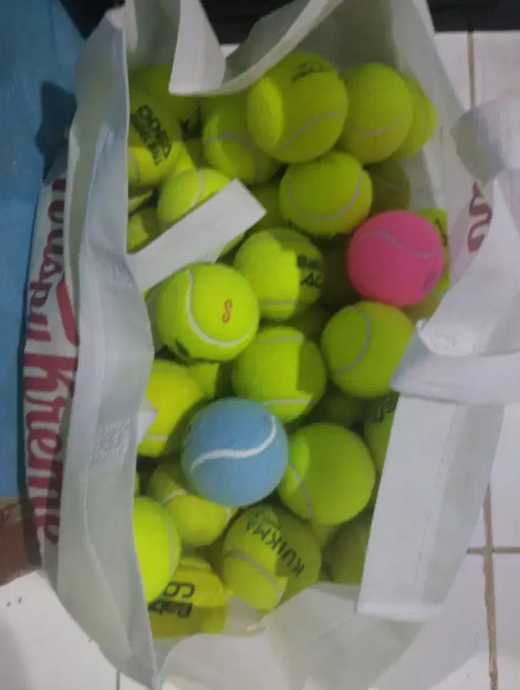 Di jual bola padel bekas
