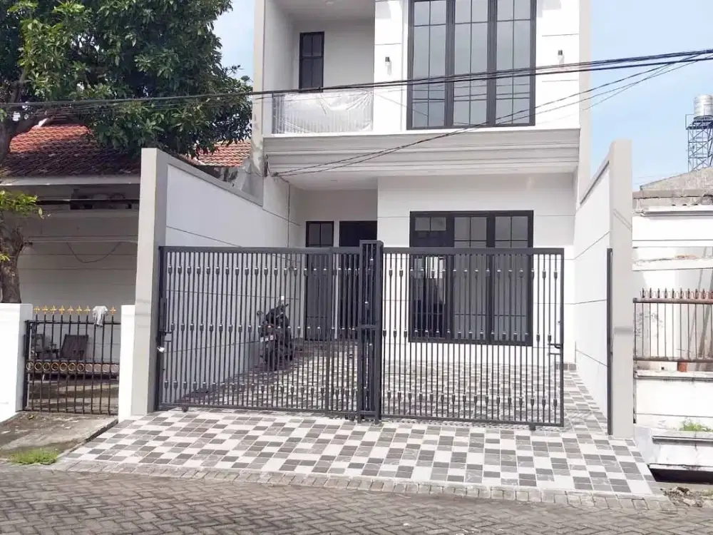 Rumah di Manyar Jaya