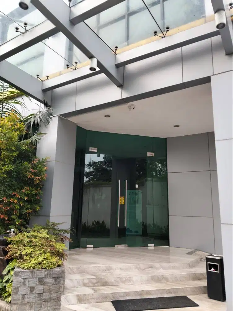 Gedung Eksklusif di Jl. Jemursari