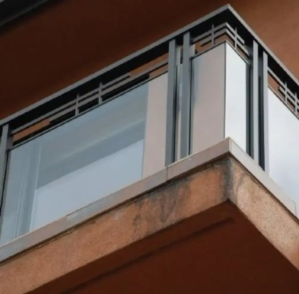 Balkon dan reling Stainles kaca