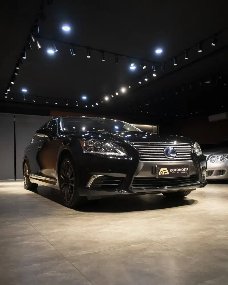 Lexus LS600h L 5.0 V8 Hybrid AWD 2013 Black