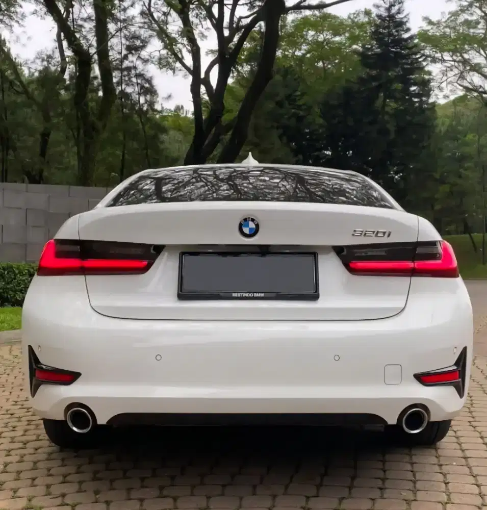 MURAH. BMW 320i G20 2022 Dynamic 2021 M Sport LCi 330i
