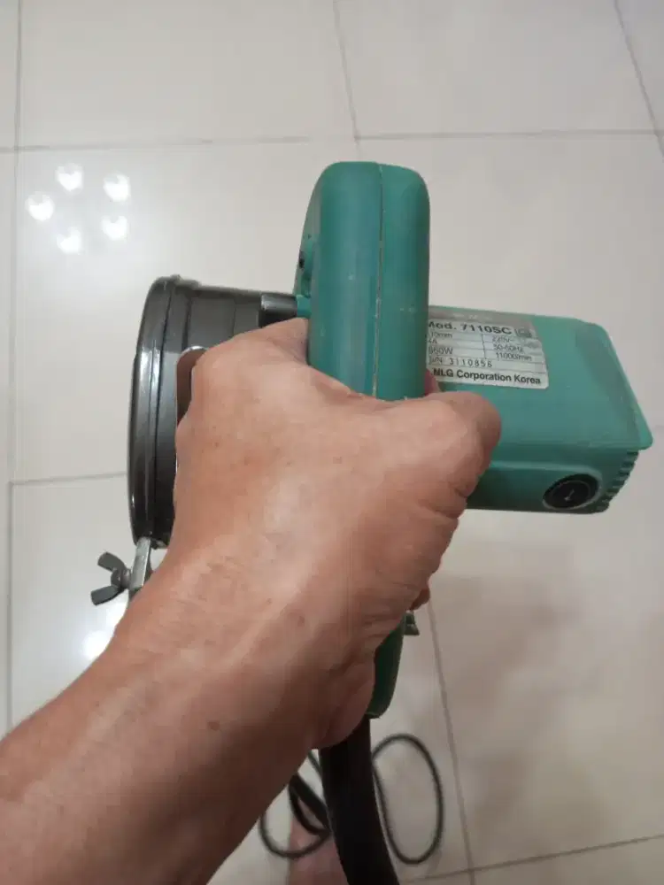 Mesin potong keramik bekas rasa baru. TDk pernah pakai cuma di coba