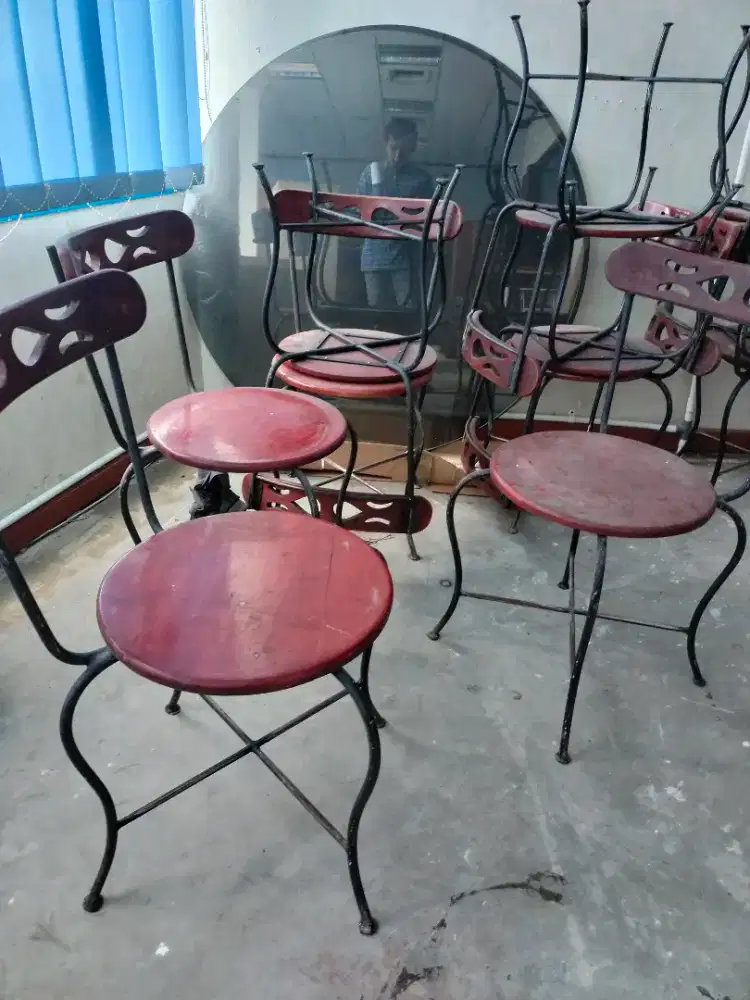 Kursi cafe/depot, rangka besi kokoh, dudukan kursi, bekas, Bagus. Siip