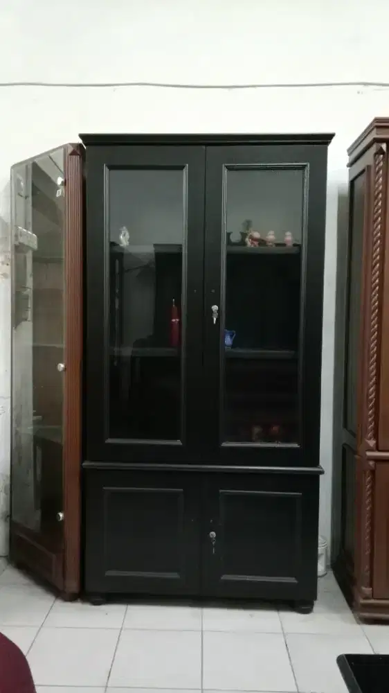 LEMARI BUKU 2 PINTU WARNA HITAM