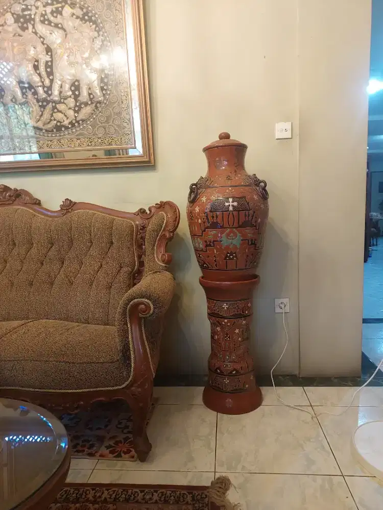 Satu set Guci Jawa lama (dudukan dan Guci besar) th 1970 an