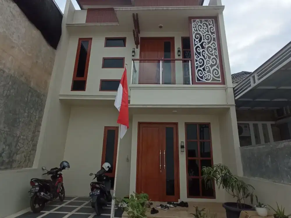 RUMAH 2 LANTAI DI COLOMADU DEKAT ENTER TOL SOLO