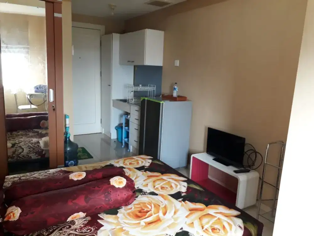 ready unit apartemen green lake sunter,tower southern,tipe studio furnished,view danau,luas 20,AC dan waterheater,view kolam renang