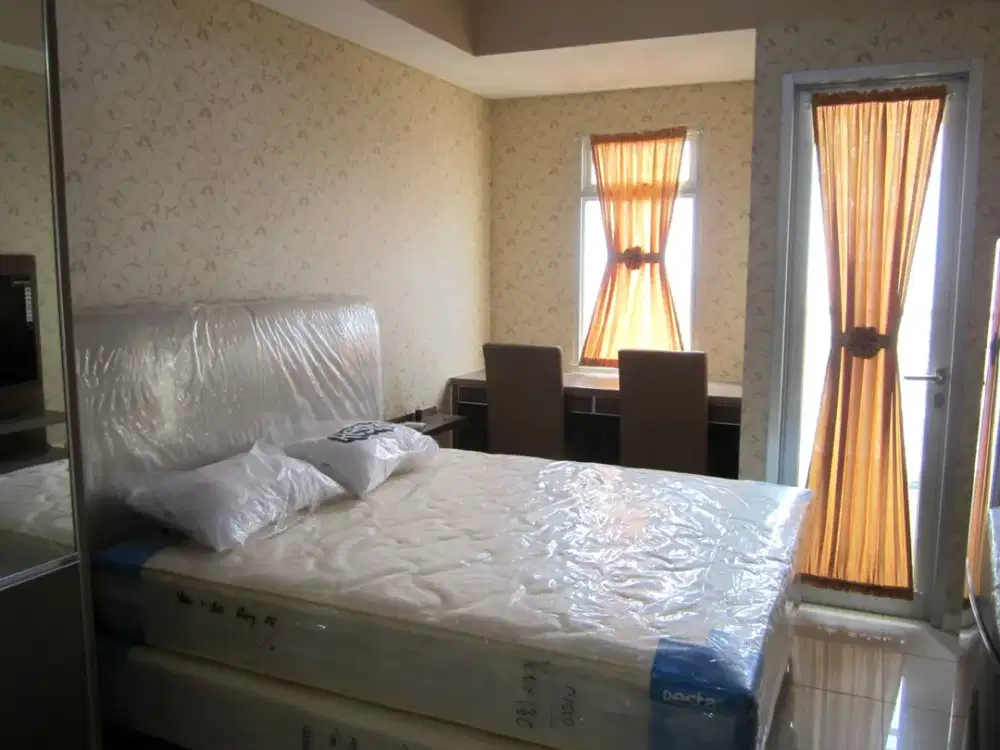 ready unit apartemen green lake sunter,tower southern,tipe studio furnished,view danau,luas 20,AC dan waterheater