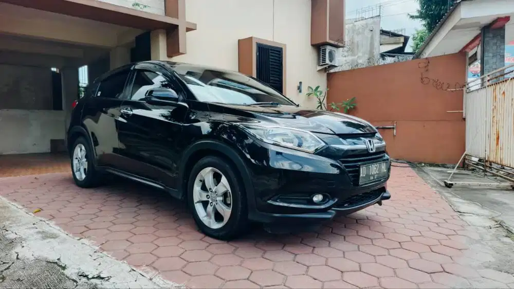 HR-V 1.5 E CVT 2017 Black Pearl Istimewa Km Rendah Tangan Pertama