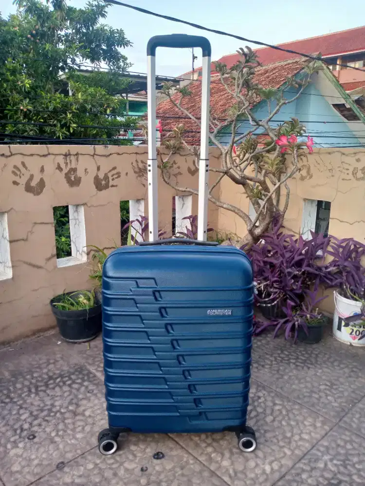 AMERICAN TOURISTER BY SAMSONITE size cabin 18inch