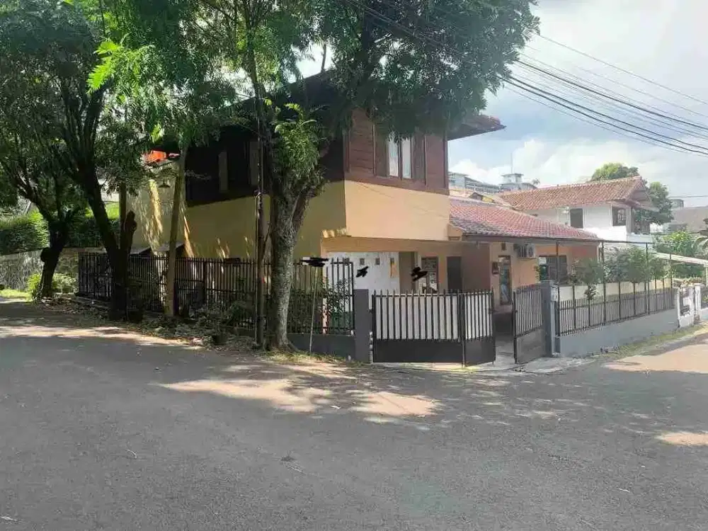 rumah terawat sayap Dago dekat Polman itb cocok untuk kosan Bandung utara