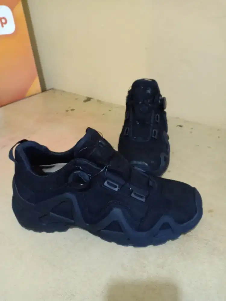 Sepatu pria tali putar size 42