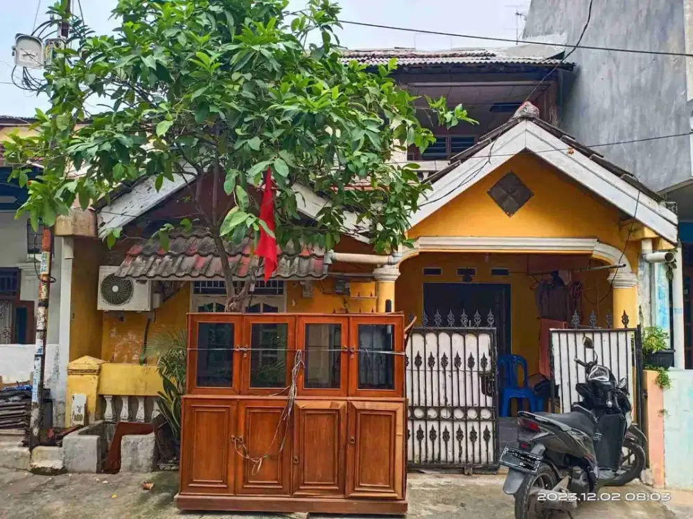 Dijual rumah satu setengah lantai murah