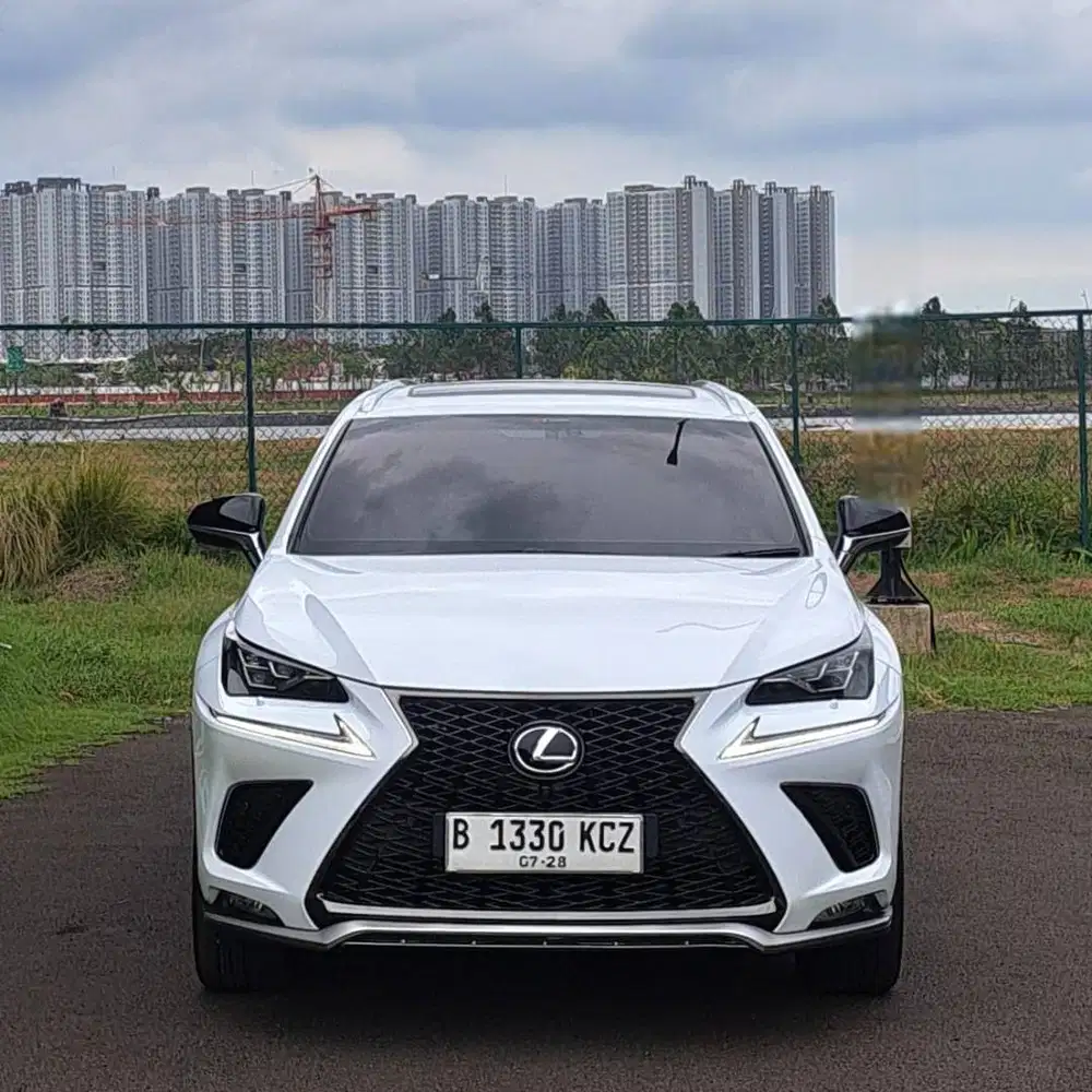 (Low km)Lexus NX300 Fsport 2.0 AT. Tahun 2018. Putih. Perfect cond