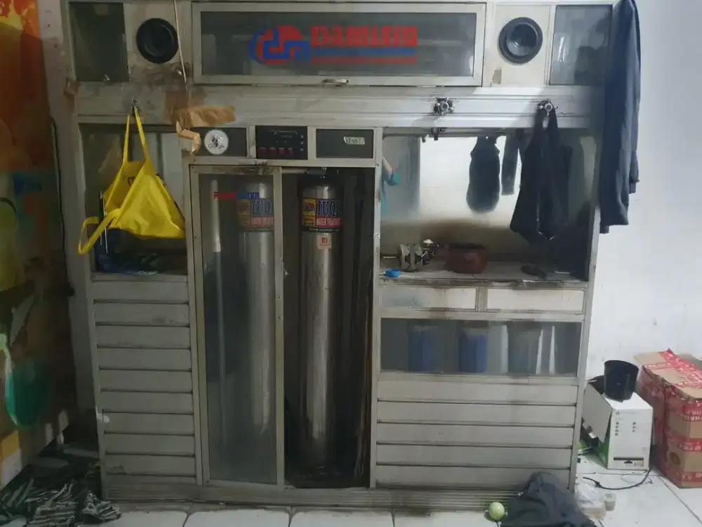 Depot air isi ulang ( bekas )