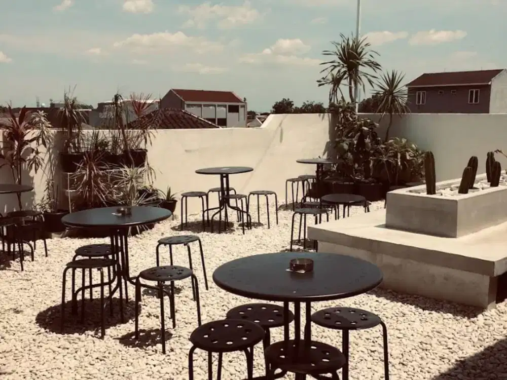 Disewakan Ruang Usaha Rooftop Lantai 3 Di Jl MT Haryono Tangerang