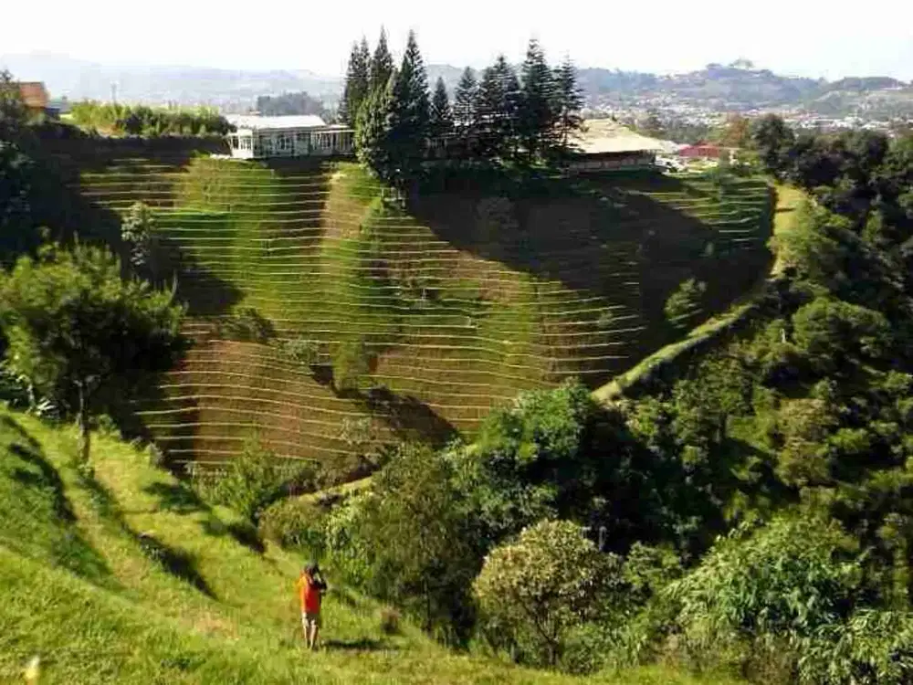 DIJUAL BUKIT CIKAHURIPAN RESORT PLUS TANAH 10 HA DI LEMBANG, BANDUNG