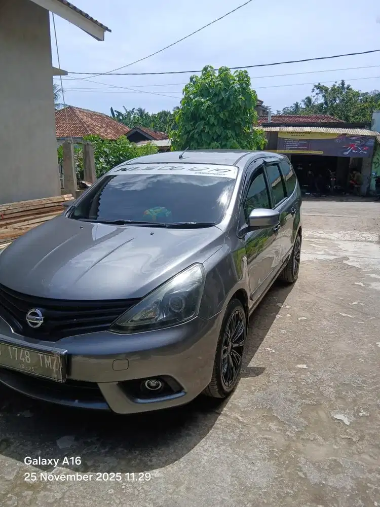 Dijual mobil nissan grand livina th. 2015, pemakaian pribadi.