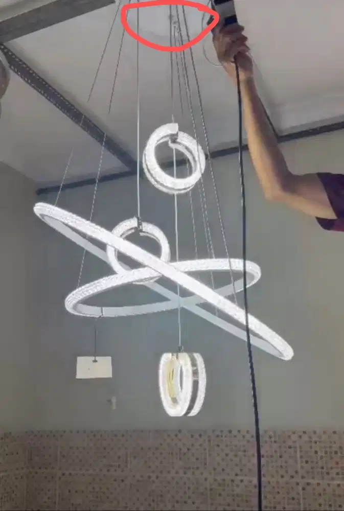 Perlu host lampu hias kisaran umur 20-30tahun, khusus cewek