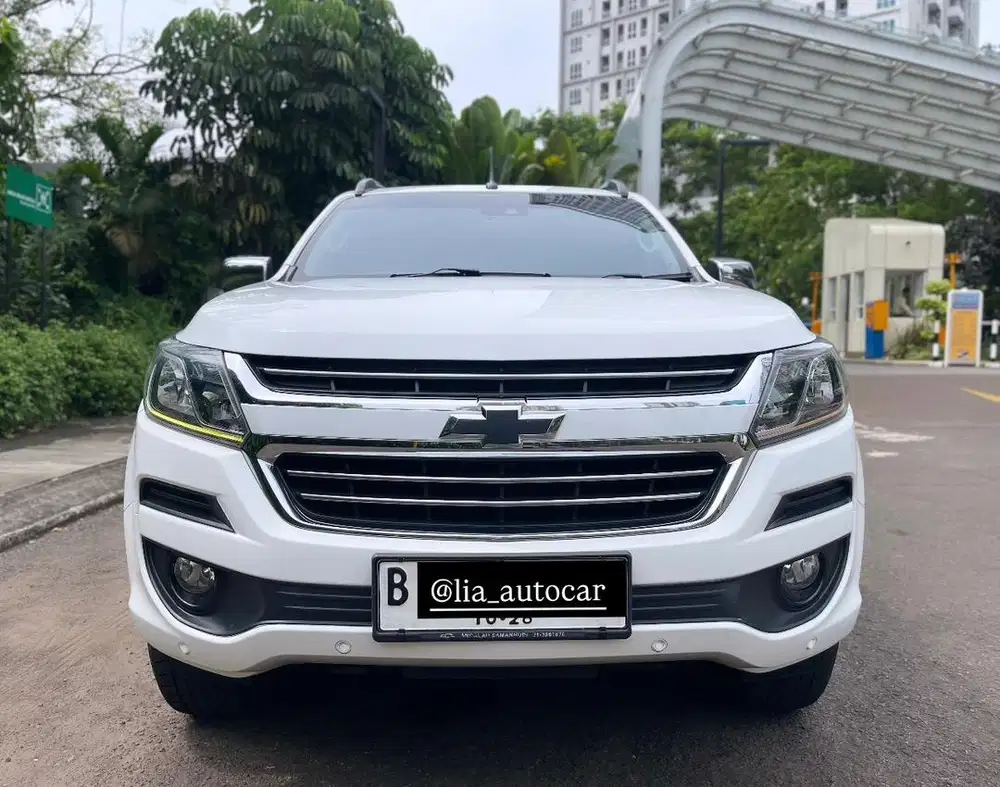 Chevrolet TRAILBLAZER 2.5 LTZ AT 2018 warna Putih Low KM Termurah