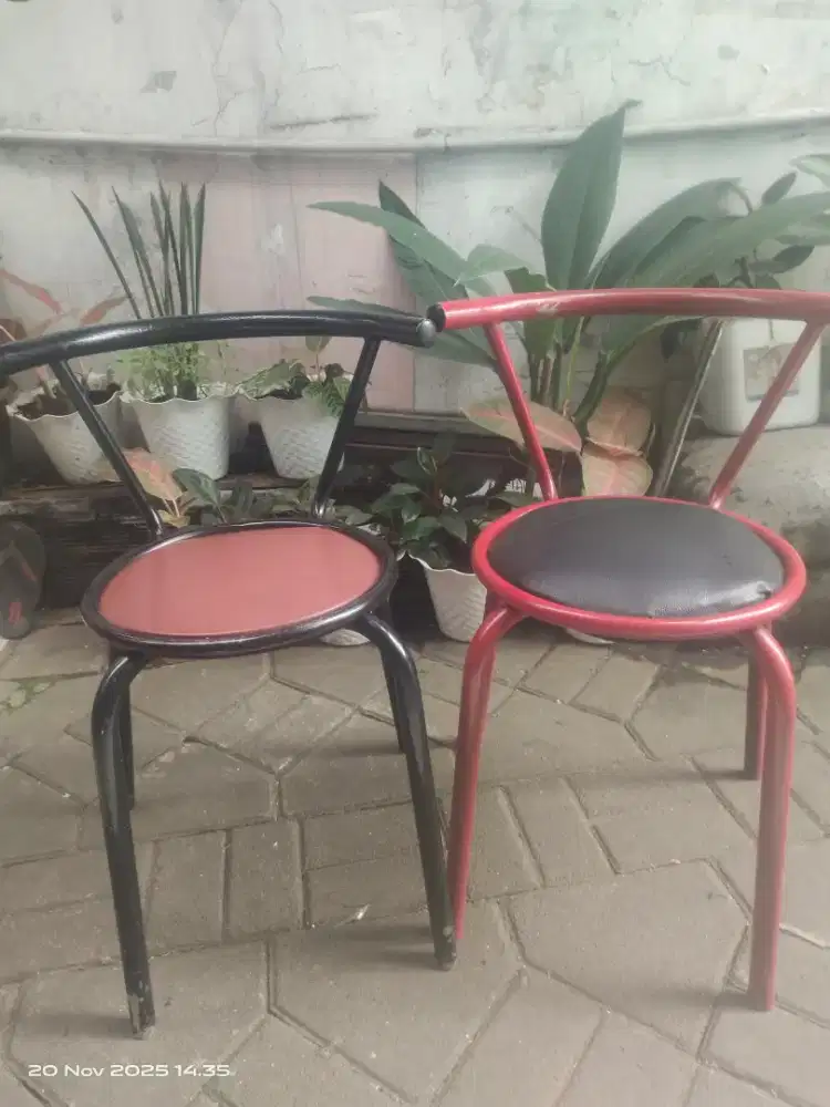 4 kursi cafe bekas