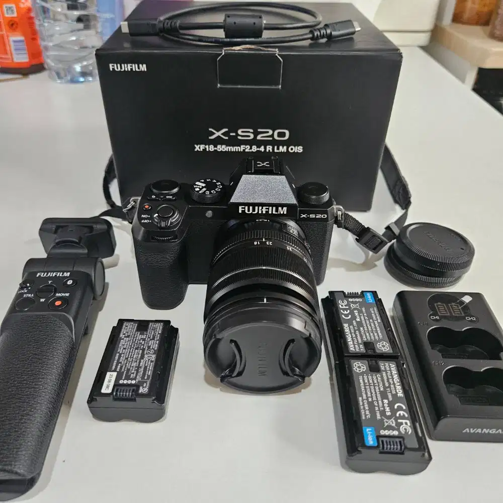 [LIKE NEW] Fujifilm X-S20 Mirrorless Camera with 18-55mm Lens (Black)