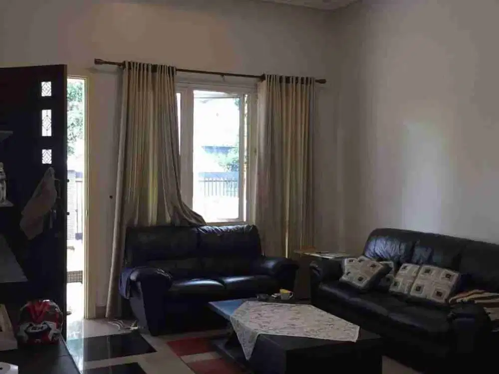 Rumah Hoek PUSPITA LOKA BSD 2 Lantai Row Jalan Besar