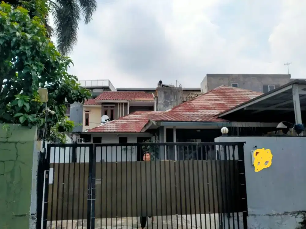 DIJUAL 2 BANGUNAN DAN TANAH KOSONG D JL H.SALIM RADIO DALAM JAKARTA SELATAN