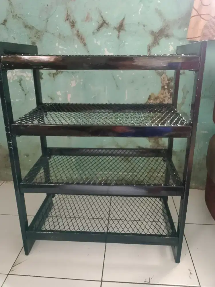 Rak sepatu serbaguna