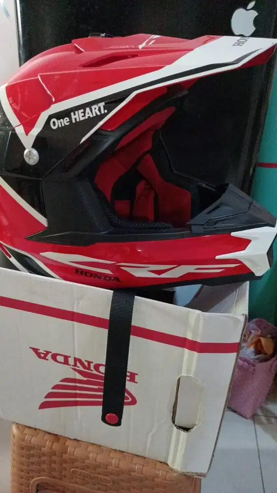 Helm CRF merek Honda