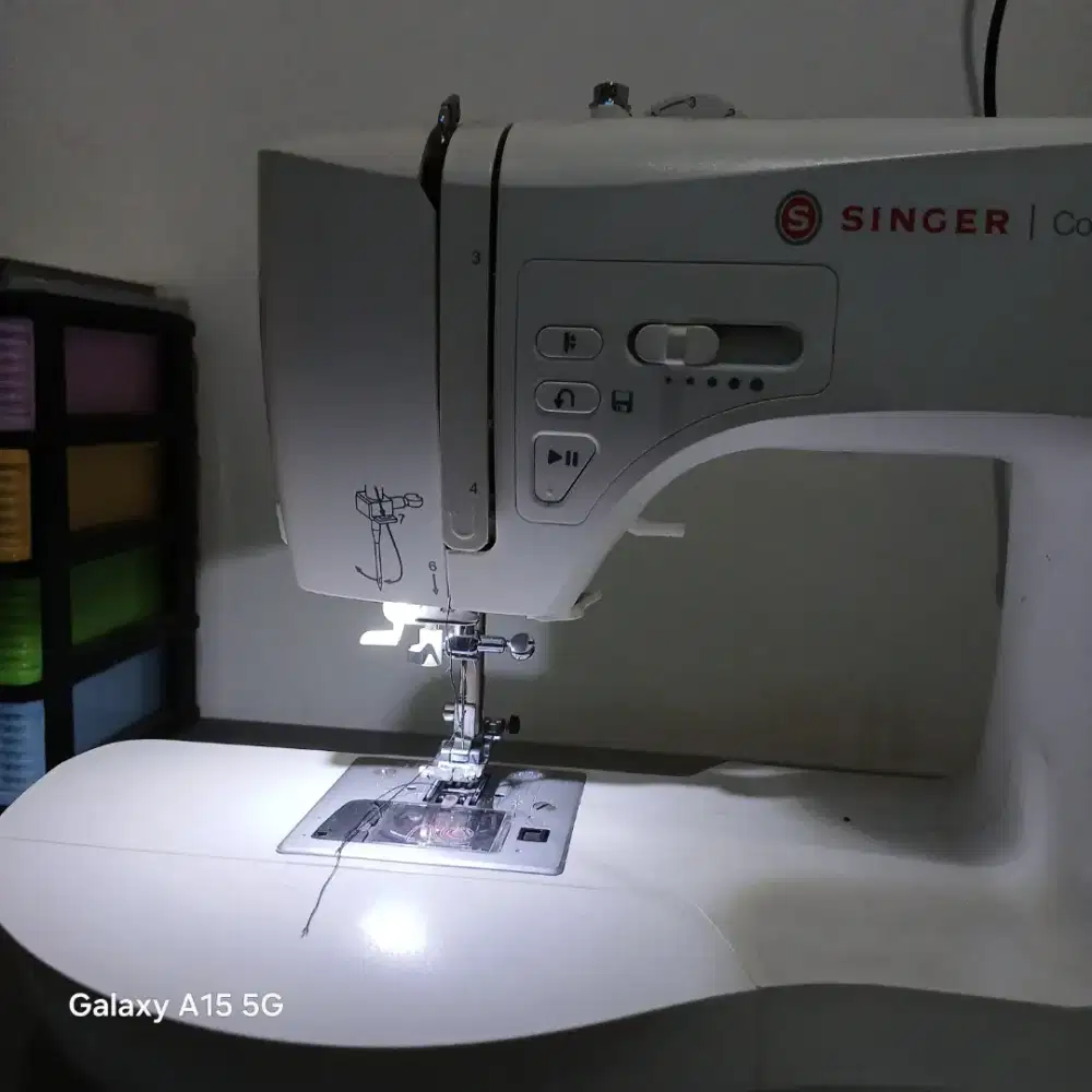 Mesin Jahit Portable Singer Confidence 7640
