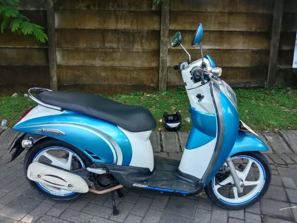 Honda 2012 , pajak hidup dan suratnya lengkap tgn 1 siap pakai aja