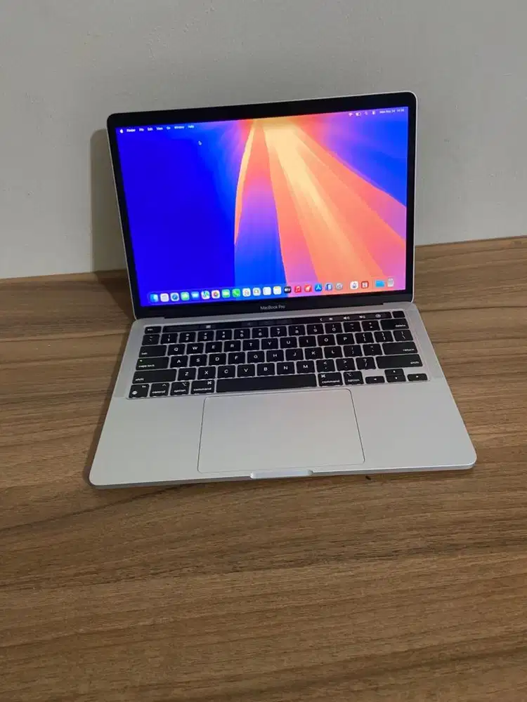 macbook pro 13 inch touchbar M1 2020