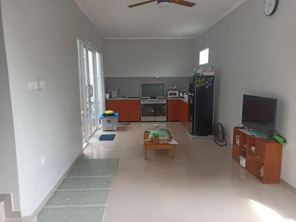 dijual rumah sekitar belakang sd 3 kalimulya, dua lantai, 3 kamar