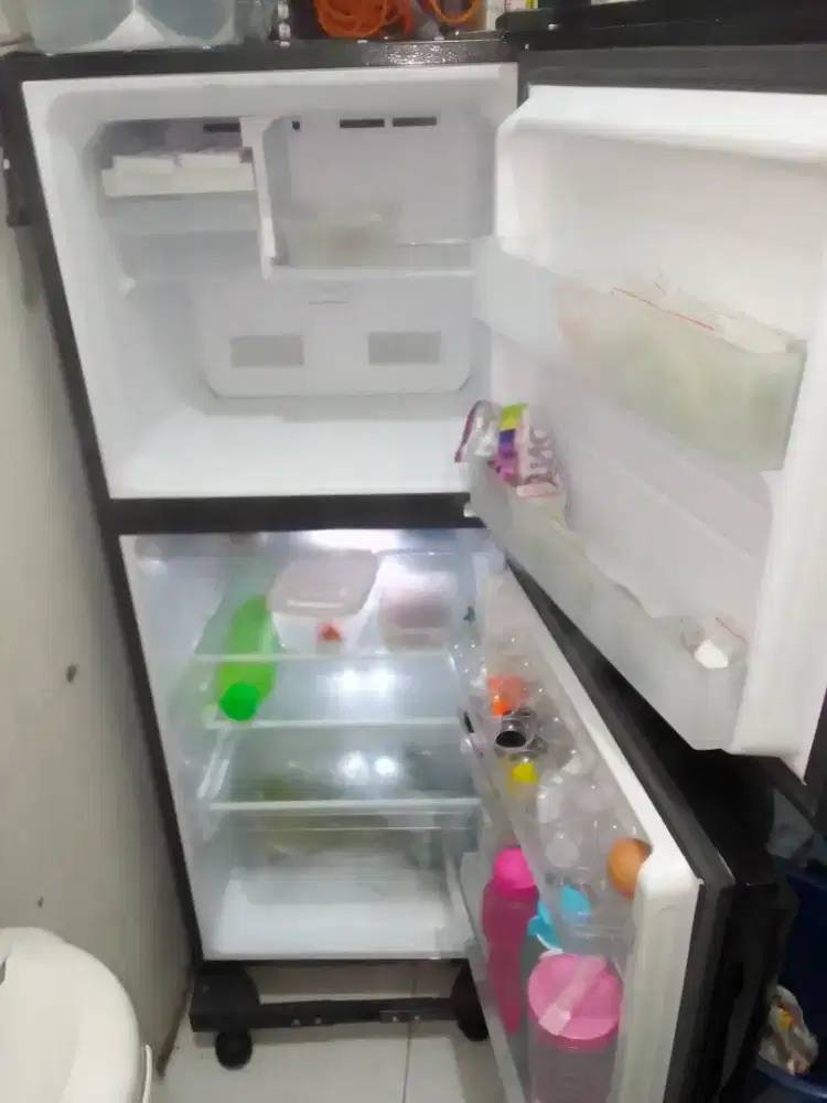 Dijual kulkas sharp 2 pintu sj-236