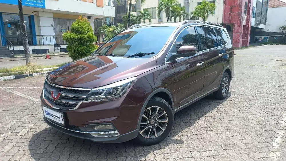 DP MURAH - Wuling Cortez 1.8 L Lux Plus Bensin-AT 2018