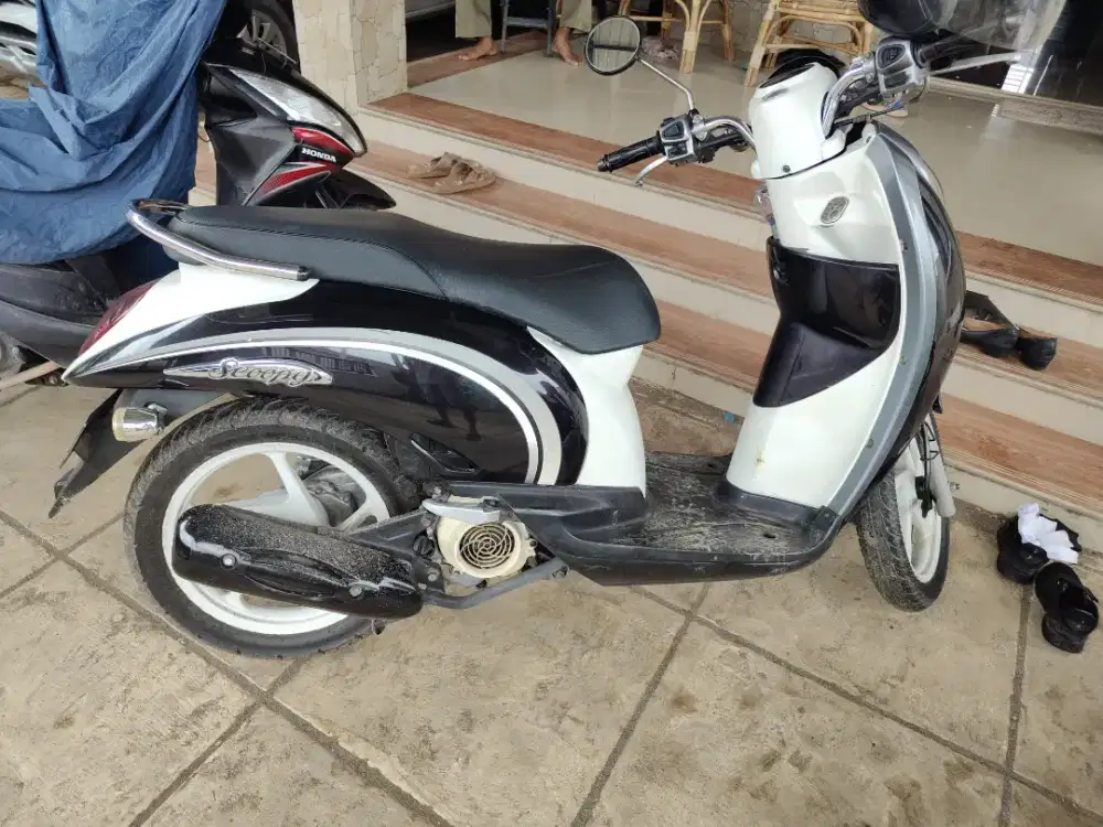 Scoopy 2011 Hitam